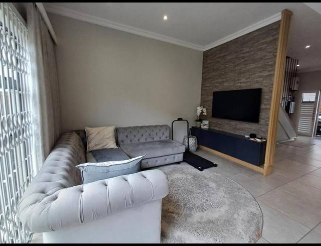 4 BEDROOM APARTMENT FOR SALE IN MORNINGSIDE